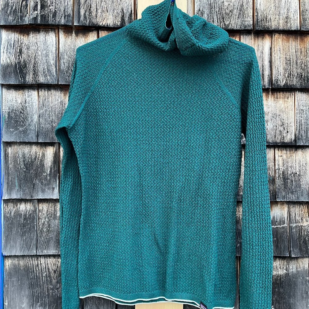 Patagonia Capilene Air Hoodie - size medium - green